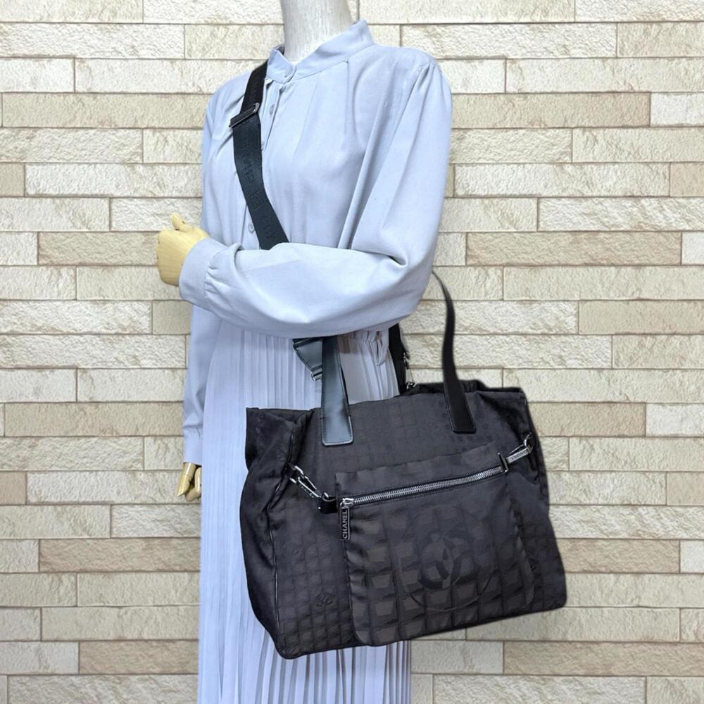 CHANEL Black Tote Bag - Picture 3 of 10
